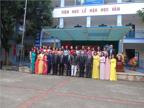                                             Sáng 20 tháng 11 năm 2017, trường THCS Bồ Đề 
                                      long trọng tổ chức lễ kỷ niệm 35 năm ngày Nhà giáo Việt Nam
